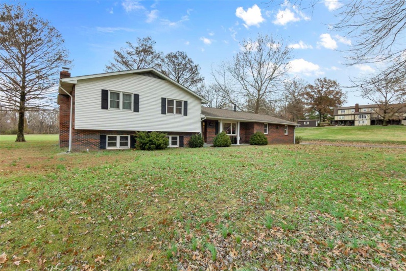 70 Garnet Lane, Cape Girardeau, Missouri 63701, 3 Bedrooms Bedrooms, 9 Rooms Rooms,2 BathroomsBathrooms,Residential,For Sale,Garnet,MAR24075417