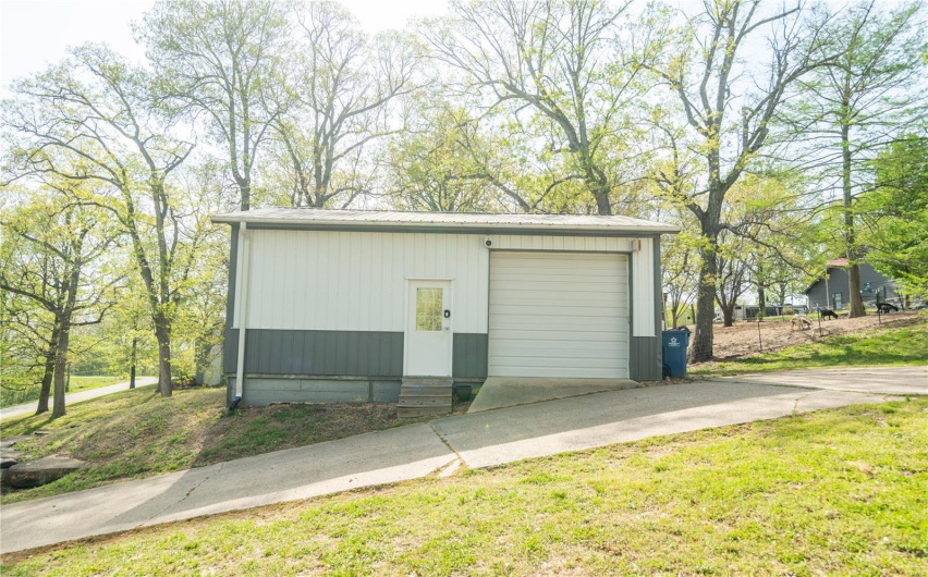 16747 Chalk Bluff Trail, Dexter, Missouri 63841, 4 Bedrooms Bedrooms, 10 Rooms Rooms,3 BathroomsBathrooms,Residential,For Sale,Chalk Bluff,MAR25024786