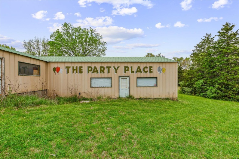 99 Roper Drive, Park Hills, Missouri 63601, ,Commercial Sale,For Sale,Roper,MAR25024836