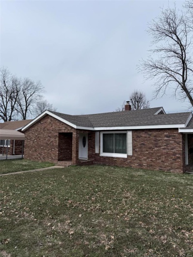 328 Helen Street, Sikeston, Missouri 63801, 2 Bedrooms Bedrooms, 5 Rooms Rooms,1 BathroomBathrooms,Residential,For Sale,Helen,MAR25015567