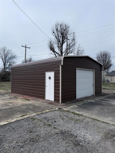328 Helen Street, Sikeston, Missouri 63801, 2 Bedrooms Bedrooms, 5 Rooms Rooms,1 BathroomBathrooms,Residential,For Sale,Helen,MAR25015567