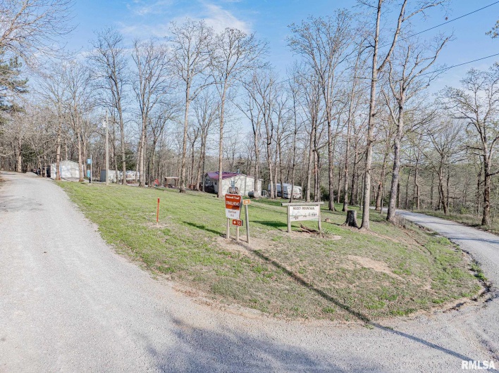 565 Dutton Chapel Road, Golconda, Illinois 62938, 3 Bedrooms Bedrooms, 0 ,2 BathroomsBathrooms,Residential,For Sale,Dutton Chapel,0,RMAEB457611