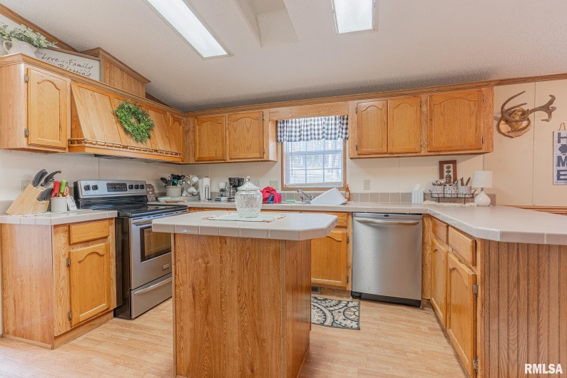 565 Dutton Chapel Road, Golconda, Illinois 62938, 3 Bedrooms Bedrooms, 0 ,2 BathroomsBathrooms,Residential,For Sale,Dutton Chapel,0,RMAEB457611