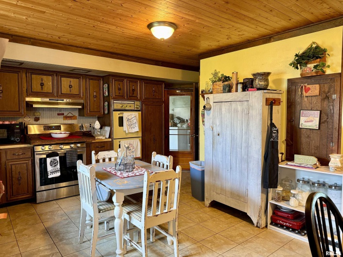 8806 Unionville Road, Brookport, Illinois 62910, 3 Bedrooms Bedrooms, 0 ,1 BathroomBathrooms,Residential,For Sale,Unionville,0,RMAEB457599