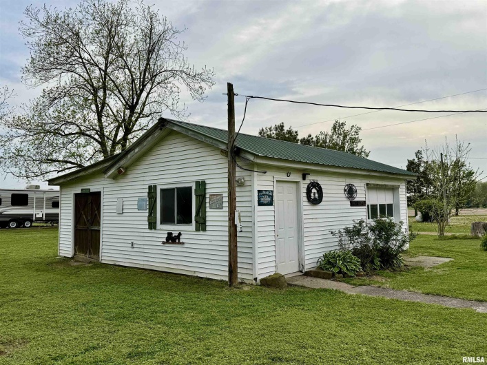 8806 Unionville Road, Brookport, Illinois 62910, 3 Bedrooms Bedrooms, 0 ,1 BathroomBathrooms,Residential,For Sale,Unionville,0,RMAEB457599