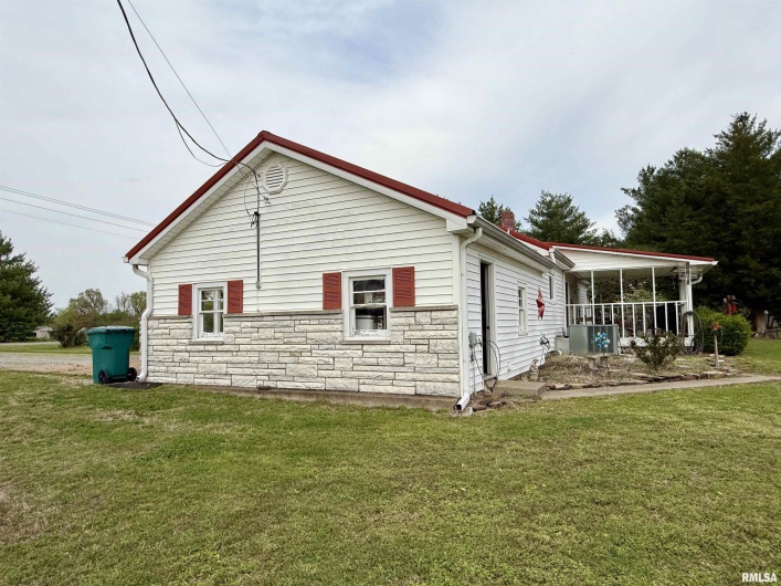 8806 Unionville Road, Brookport, Illinois 62910, 3 Bedrooms Bedrooms, 0 ,1 BathroomBathrooms,Residential,For Sale,Unionville,0,RMAEB457599