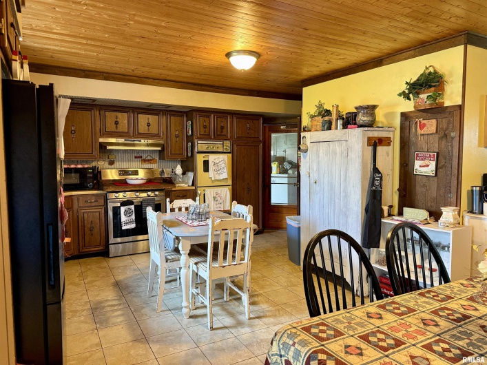 8806 Unionville Road, Brookport, Illinois 62910, 3 Bedrooms Bedrooms, 0 ,1 BathroomBathrooms,Residential,For Sale,Unionville,0,RMAEB457599