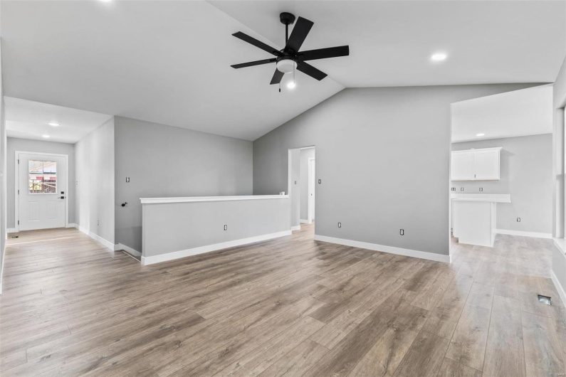 833 Barclay Drive, Farmington, Missouri 63640, 3 Bedrooms Bedrooms, 7 Rooms Rooms,2 BathroomsBathrooms,Residential,For Sale,Barclay,MAR24022421