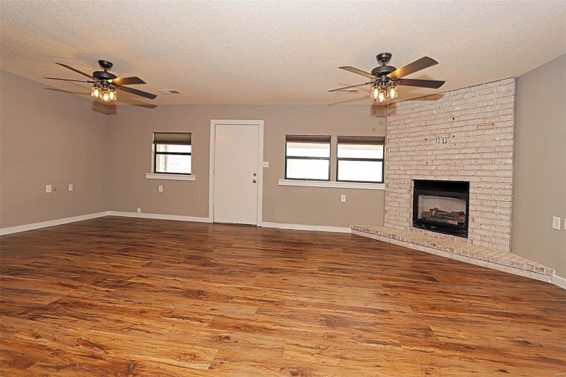 7517 Us Highway 61, Jackson, Missouri 63755, 3 Bedrooms Bedrooms, 8 Rooms Rooms,2 BathroomsBathrooms,Residential,For Sale,Us Highway 61,MAR25024933