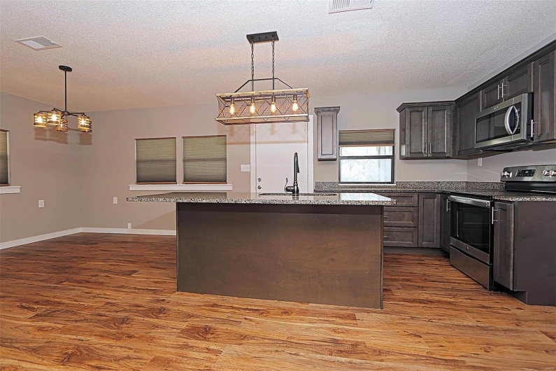 7517 Us Highway 61, Jackson, Missouri 63755, 3 Bedrooms Bedrooms, 8 Rooms Rooms,2 BathroomsBathrooms,Residential,For Sale,Us Highway 61,MAR25024933