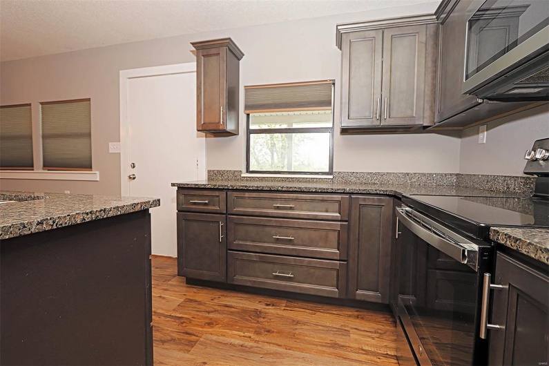 7517 Us Highway 61, Jackson, Missouri 63755, 3 Bedrooms Bedrooms, 8 Rooms Rooms,2 BathroomsBathrooms,Residential,For Sale,Us Highway 61,MAR25024933