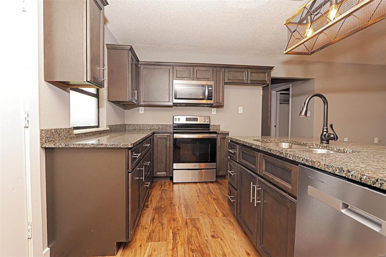 7517 Us Highway 61, Jackson, Missouri 63755, 3 Bedrooms Bedrooms, 8 Rooms Rooms,2 BathroomsBathrooms,Residential,For Sale,Us Highway 61,MAR25024933