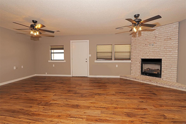 7517 Us Highway 61, Jackson, Missouri 63755, 3 Bedrooms Bedrooms, 8 Rooms Rooms,2 BathroomsBathrooms,Residential,For Sale,Us Highway 61,MAR25024933