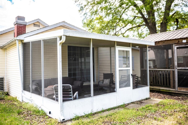 608 Commercial Street, Kennett, Missouri 63857, 3 Bedrooms Bedrooms, 8 Rooms Rooms,2 BathroomsBathrooms,Residential,For Sale,Commercial,MAR25024980