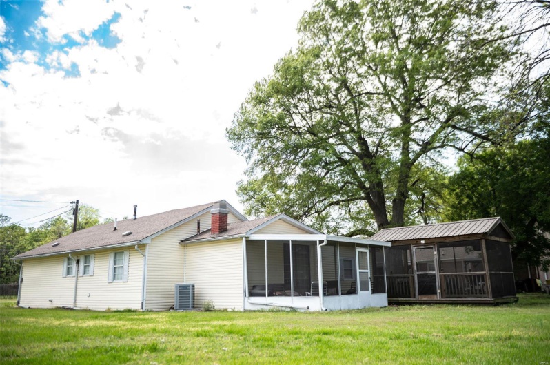 608 Commercial Street, Kennett, Missouri 63857, 3 Bedrooms Bedrooms, 8 Rooms Rooms,2 BathroomsBathrooms,Residential,For Sale,Commercial,MAR25024980