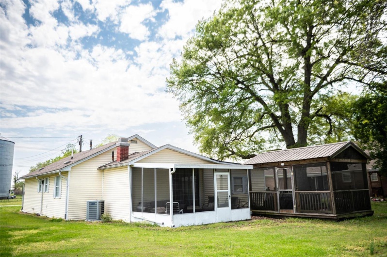 608 Commercial Street, Kennett, Missouri 63857, 3 Bedrooms Bedrooms, 8 Rooms Rooms,2 BathroomsBathrooms,Residential,For Sale,Commercial,MAR25024980