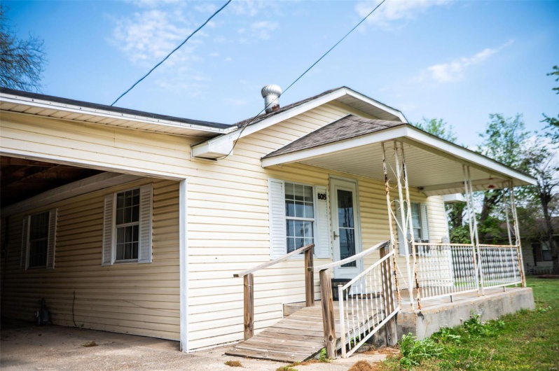 608 Commercial Street, Kennett, Missouri 63857, 3 Bedrooms Bedrooms, 8 Rooms Rooms,2 BathroomsBathrooms,Residential,For Sale,Commercial,MAR25024980