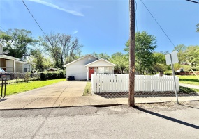 113 NORTH LONG STREET, Bonne Terre, Missouri 63628, 3 Bedrooms Bedrooms, 7 Rooms Rooms,2 BathroomsBathrooms,Residential,For Sale,NORTH LONG STREET,MAR25024999