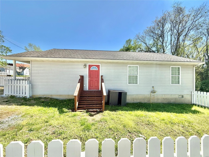 View of front of property featuring a front lawn and fence