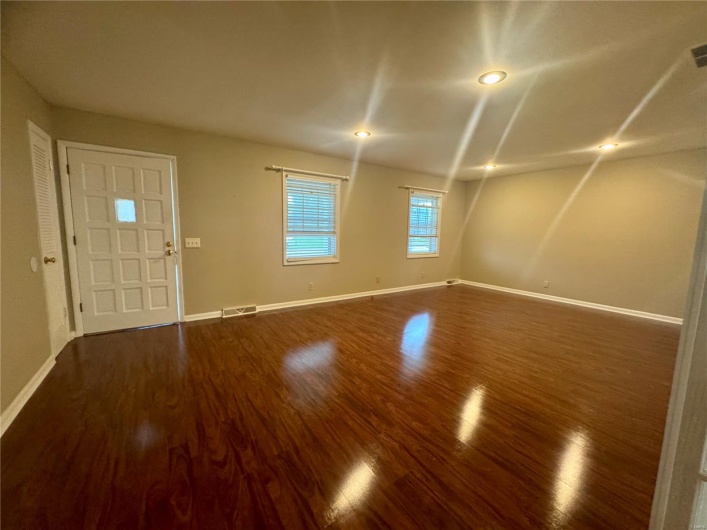 114 Autumn Drive, Sikeston, Missouri 63801, 3 Bedrooms Bedrooms, 6 Rooms Rooms,2 BathroomsBathrooms,Residential,For Sale,Autumn,MAR25017049