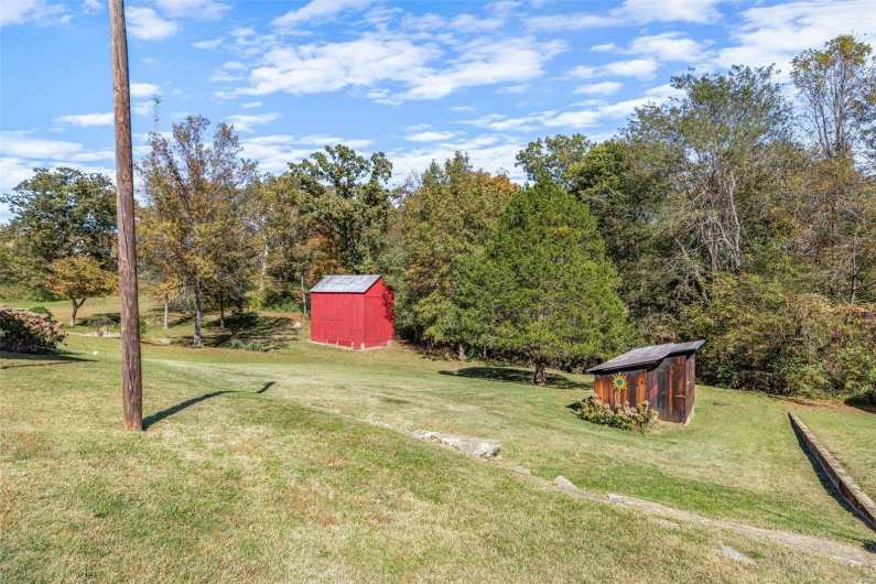 View of yard featuring a storage shed