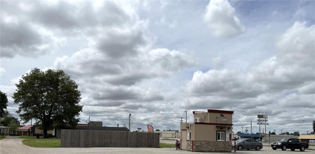 310 Independence Avenue, Kennett, Missouri 63857, ,Commercial Sale,For Sale,Independence,MAR25021406