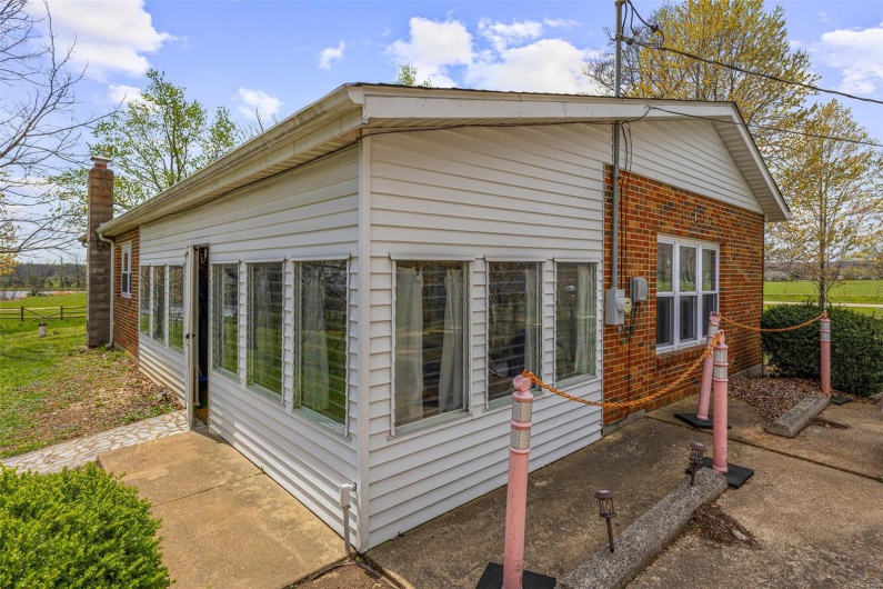 4648 Hillsboro Road, Farmington, Missouri 63640, 3 Bedrooms Bedrooms, 9 Rooms Rooms,2 BathroomsBathrooms,Residential,For Sale,Hillsboro,MAR25021088
