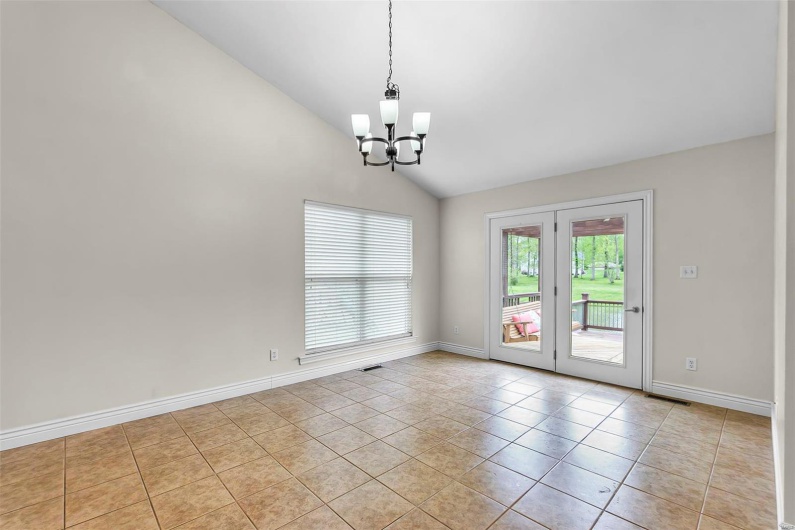 2600 Cobblestone Court, Cape Girardeau, Missouri 63701, 8 Bedrooms Bedrooms, 21 Rooms Rooms,5 BathroomsBathrooms,Residential,For Sale,Cobblestone,MAR25025201