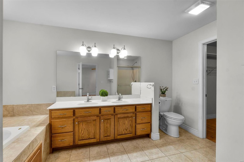 2600 Cobblestone Court, Cape Girardeau, Missouri 63701, 8 Bedrooms Bedrooms, 21 Rooms Rooms,5 BathroomsBathrooms,Residential,For Sale,Cobblestone,MAR25025201