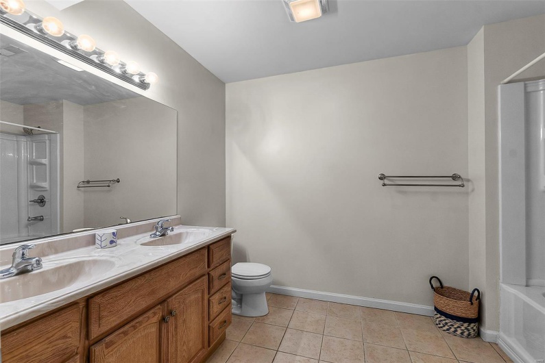 2600 Cobblestone Court, Cape Girardeau, Missouri 63701, 8 Bedrooms Bedrooms, 21 Rooms Rooms,5 BathroomsBathrooms,Residential,For Sale,Cobblestone,MAR25025201