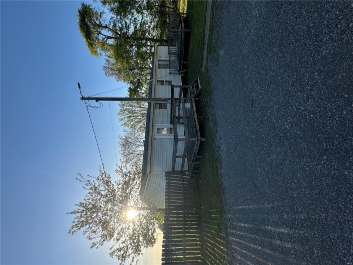 549 E Outer Rd, Sikeston, Missouri 63801, 3 Bedrooms Bedrooms, 8 Rooms Rooms,2 BathroomsBathrooms,Residential,For Sale,E Outer Rd,MAR25025282