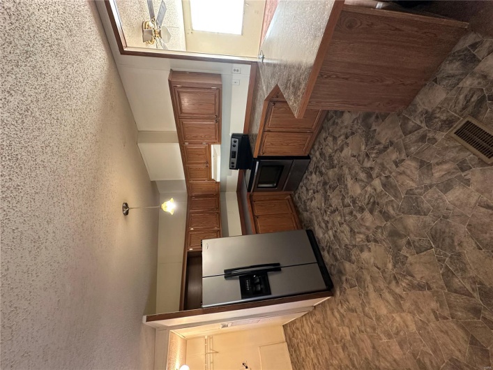 549 E Outer Rd, Sikeston, Missouri 63801, 3 Bedrooms Bedrooms, 8 Rooms Rooms,2 BathroomsBathrooms,Residential,For Sale,E Outer Rd,MAR25025282