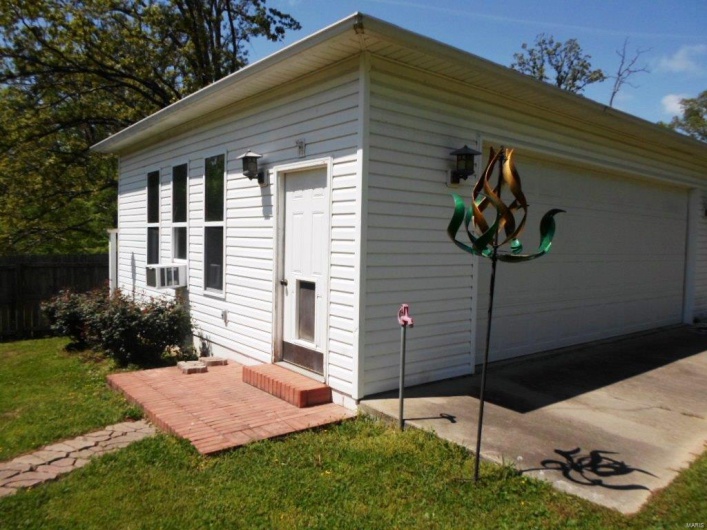 3001 Charlton Lane, Poplar Bluff, Missouri 63901, 3 Bedrooms Bedrooms, 5 Rooms Rooms,2 BathroomsBathrooms,Residential,For Sale,Charlton,MAR25025338