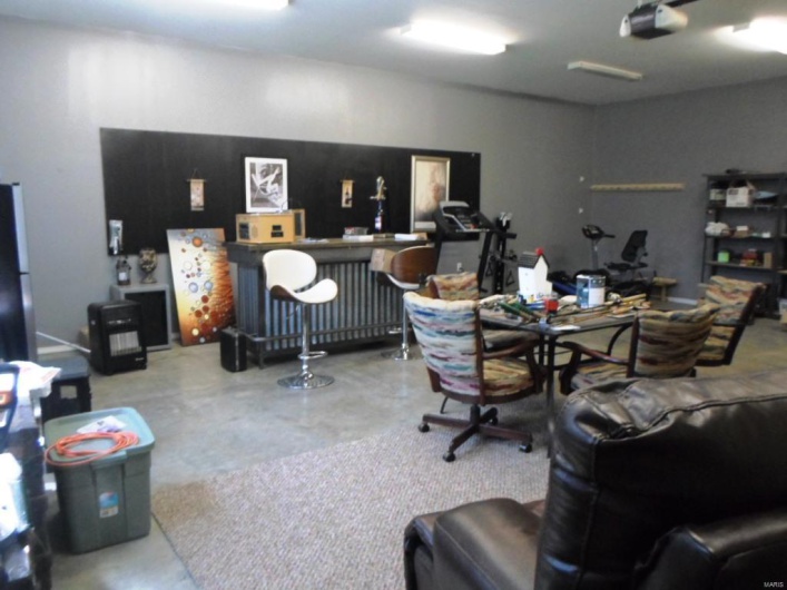 3001 Charlton Lane, Poplar Bluff, Missouri 63901, 3 Bedrooms Bedrooms, 5 Rooms Rooms,2 BathroomsBathrooms,Residential,For Sale,Charlton,MAR25025338