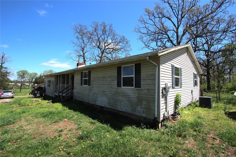 1730 Liberty Street, Farmington, Missouri 63640, 3 Bedrooms Bedrooms, 6 Rooms Rooms,2 BathroomsBathrooms,Residential,For Sale,Liberty,MAR25025379
