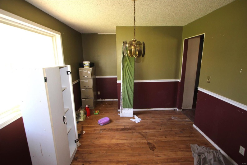 1730 Liberty Street, Farmington, Missouri 63640, 3 Bedrooms Bedrooms, 6 Rooms Rooms,2 BathroomsBathrooms,Residential,For Sale,Liberty,MAR25025379