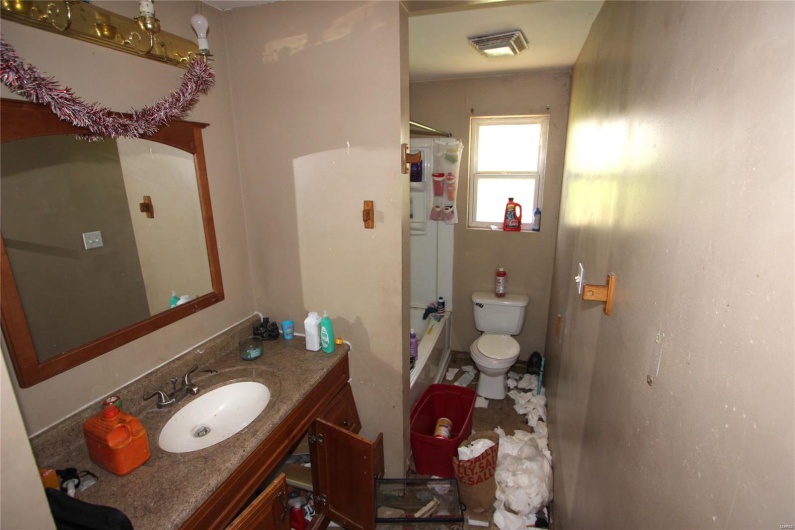 1730 Liberty Street, Farmington, Missouri 63640, 3 Bedrooms Bedrooms, 6 Rooms Rooms,2 BathroomsBathrooms,Residential,For Sale,Liberty,MAR25025379