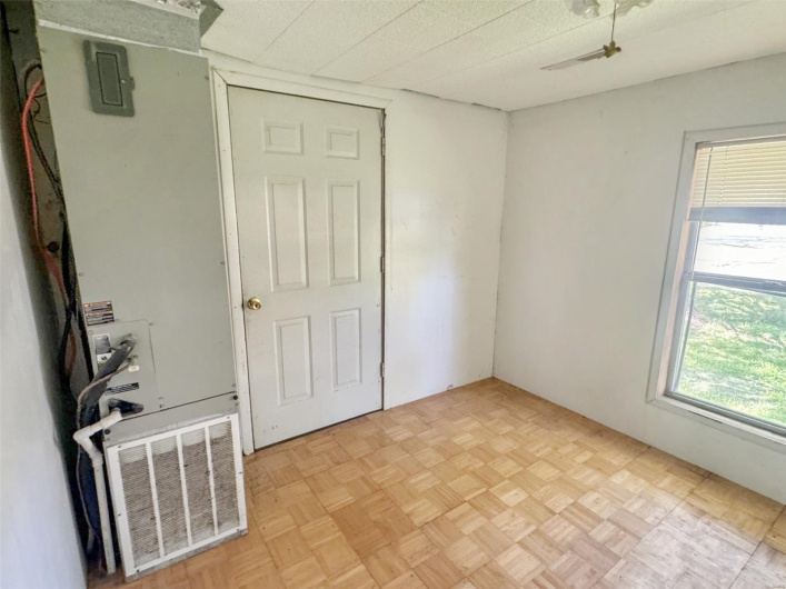Empty room with visible vents