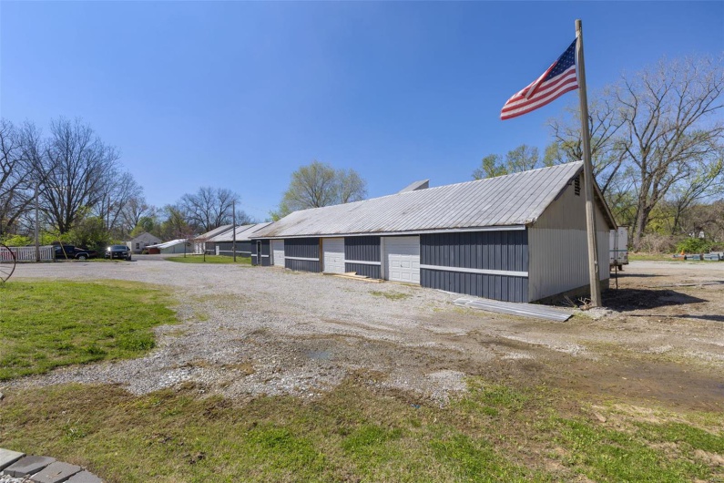 Additional bldgs on separate parcel, can be added to sale