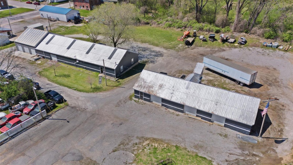 Additional bldgs on separate parcel, can be added to sale