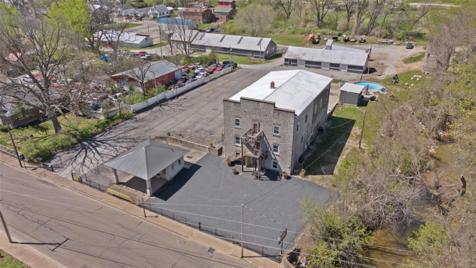 305 Main Street, Ste Genevieve, Missouri 63670, 5 Bedrooms Bedrooms, 12 Rooms Rooms,3 BathroomsBathrooms,Residential,For Sale,Main,MAR25024965