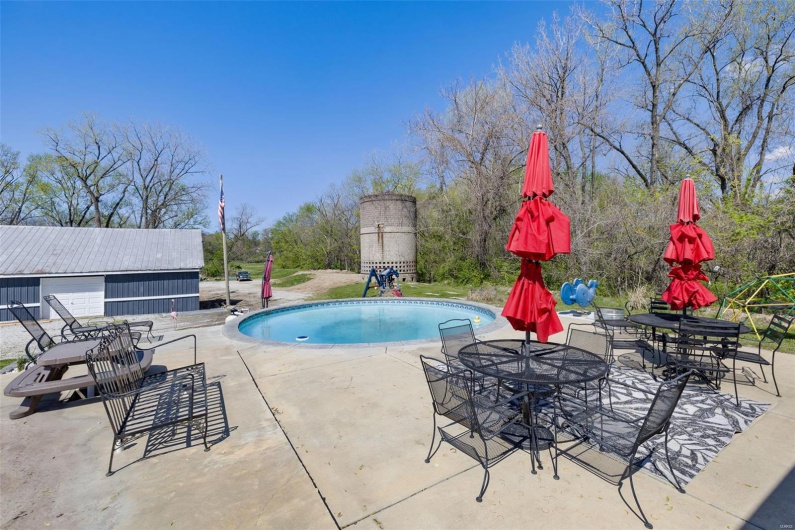 305 Main Street, Ste Genevieve, Missouri 63670, 5 Bedrooms Bedrooms, 12 Rooms Rooms,3 BathroomsBathrooms,Residential,For Sale,Main,MAR25024965