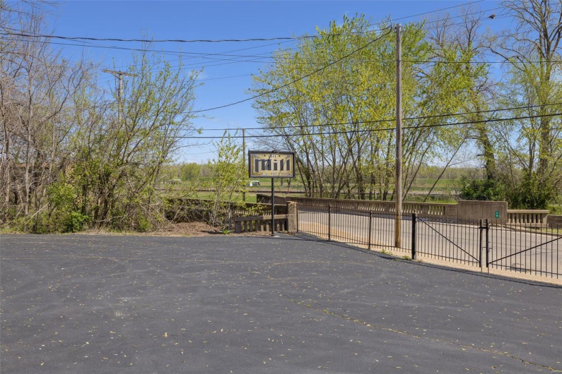 305 Main Street, Ste Genevieve, Missouri 63670, 5 Bedrooms Bedrooms, 12 Rooms Rooms,3 BathroomsBathrooms,Residential,For Sale,Main,MAR25024965