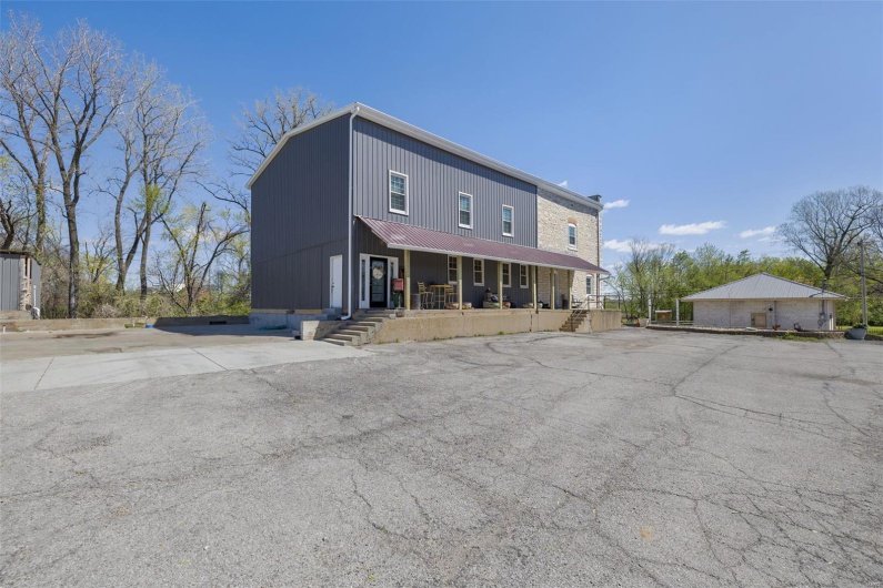 305 Main Street, Ste Genevieve, Missouri 63670, 5 Bedrooms Bedrooms, 12 Rooms Rooms,3 BathroomsBathrooms,Residential,For Sale,Main,MAR25024965