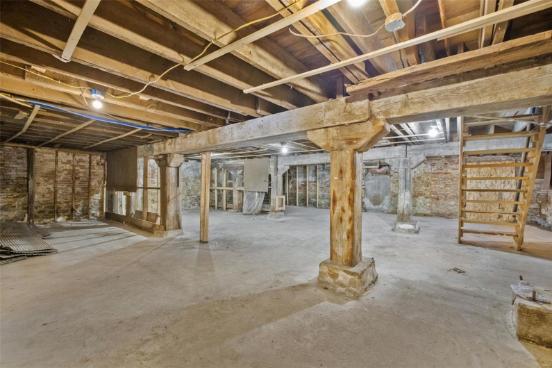 305 Main Street, Ste Genevieve, Missouri 63670, 5 Bedrooms Bedrooms, 12 Rooms Rooms,3 BathroomsBathrooms,Residential,For Sale,Main,MAR25024965