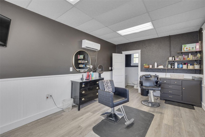 Former Salon- Separate business bldg, ~300sqft 