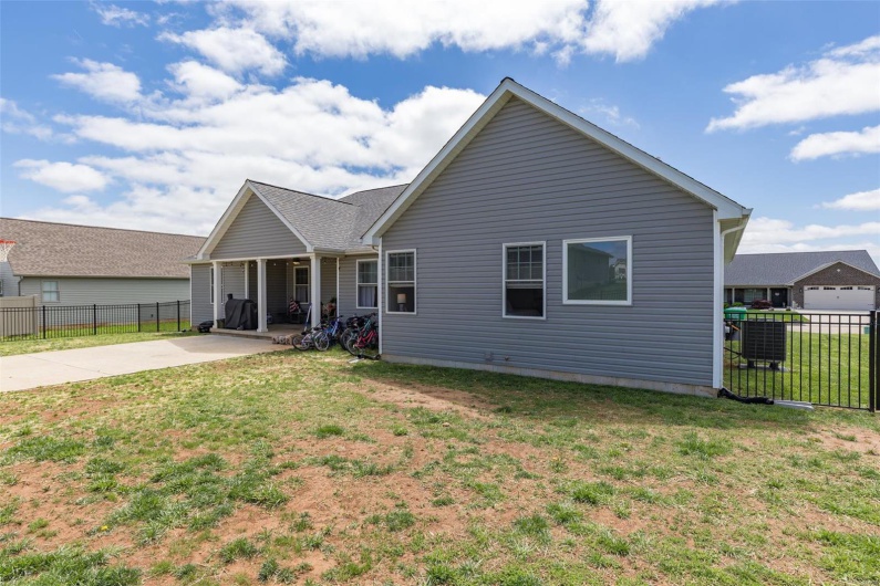 105 Shepherd Mountain Road, Farmington, Missouri 63640, 4 Bedrooms Bedrooms, 13 Rooms Rooms,3 BathroomsBathrooms,Residential,For Sale,Shepherd Mountain,MAR25024808