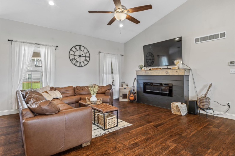 105 Shepherd Mountain Road, Farmington, Missouri 63640, 4 Bedrooms Bedrooms, 13 Rooms Rooms,3 BathroomsBathrooms,Residential,For Sale,Shepherd Mountain,MAR25024808