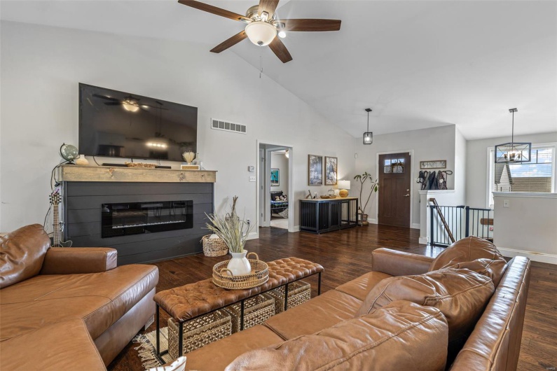105 Shepherd Mountain Road, Farmington, Missouri 63640, 4 Bedrooms Bedrooms, 13 Rooms Rooms,3 BathroomsBathrooms,Residential,For Sale,Shepherd Mountain,MAR25024808