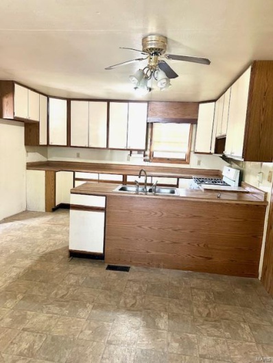22271 State Highway CC, Marble Hill, Missouri 63764, 4 Bedrooms Bedrooms, 5 Rooms Rooms,3 BathroomsBathrooms,Residential,For Sale,State Highway CC,MAR25025522